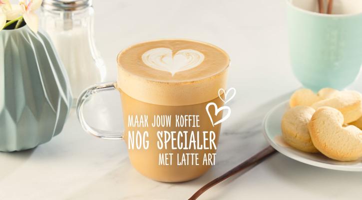 Foto van een kop koffie met daarop een hart gemaakt van melk. Tekst op de foto; "Maak jouw koffie nog specialer met latte art".